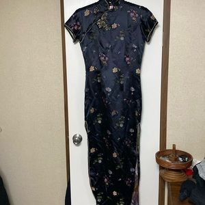 Authentic Chinese dress from China. Peony brand. In good condition